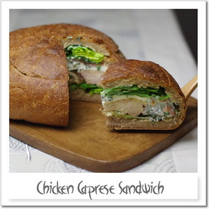 丸ごとカンパーニュのチキンカプレーゼサンドイッチ